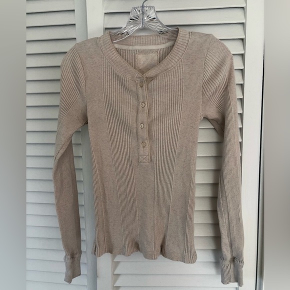 Aerie Road Trip Long sleeve ribbed, Henley top size medium - Picture 2 of 5